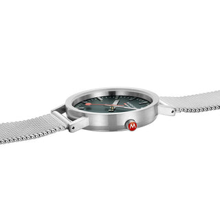 Classic, 36 mm, Waldgrünes Edelstahl Uhr, A660.30314.60SBJ, Detailansicht der roten Krone und des Edelstahlarmbands