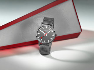 MONDAINE ERWEITERT SEINE CLASSIC KOLLEKTION  UM EINE NEUE FARBVARIANTE IN ANTHRAZIT