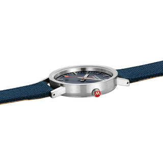 Classic, 36 mm, Tiefseeblaues Uhr, A660.30314.40SBD, Detailansicht der roten Krone und des Textilarmband