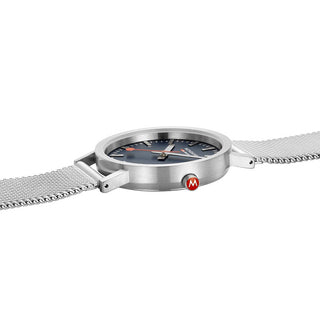 Classic, 36 mm, Tiefseeblaues Edelstahl Uhr, A660.30314.40SBJ, Detailansicht der roten Krone und des Edelstahlarmbands