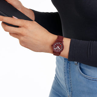 essence, 32mm, Kirsch-Rote nachhaltige Uhr, MS1.32130.LC, Model shot