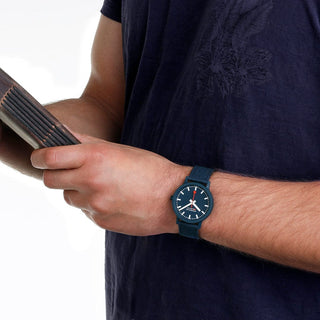 essence, 41mm, Ozean-Blaue nachhaltige Uhr, MS1.41140.LD, Model shot