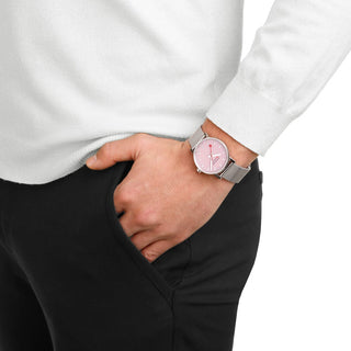 evo2, 35mm, Wild Rose Edelstahl Uhr, MSE.35130.SM, Person mit Armbanduhr am Handgelenk