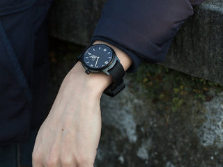 Discontinued I Helvetica Bold, 43mm, schwarze Uhr, Nylonband, MH1.B1221.NB