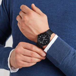 Discontinued I Helvetica Bold, 43mm, schwarze Uhr, Nylonband, MH1.B1221.NB