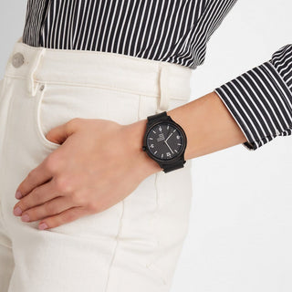 Discontinued I Helvetica Bold, 43mm, schwarze Uhr, Nylonband, MH1.B1221.NB